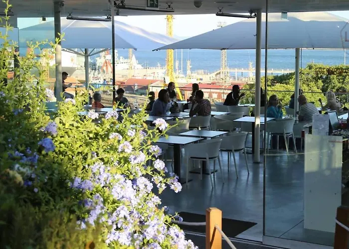 Two Bedroom Cozy Flat By River In Quiet Art Zone Lissabon