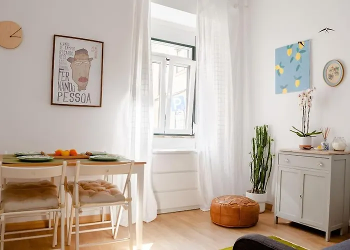 Two Bedroom Cozy Flat By River In Quiet Art Zone Lissabon