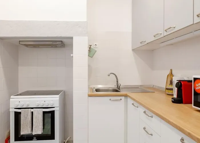 Two Bedroom Cozy Flat By River In Quiet Art Zone Apartment Lissabon