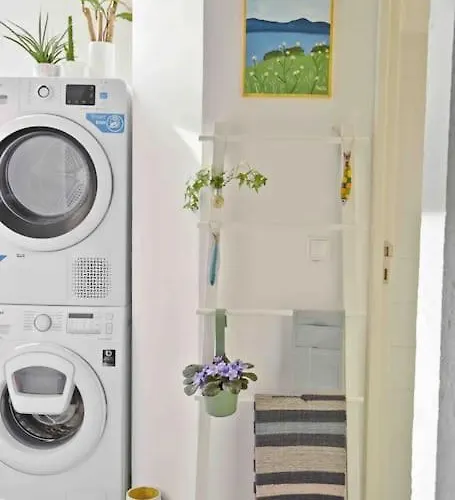 Apartment Two Bedroom Cozy Flat By River In Quiet Art Zone *