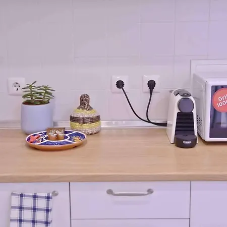 Two Bedroom Cozy Flat By River In Quiet Art Zone Apartmán