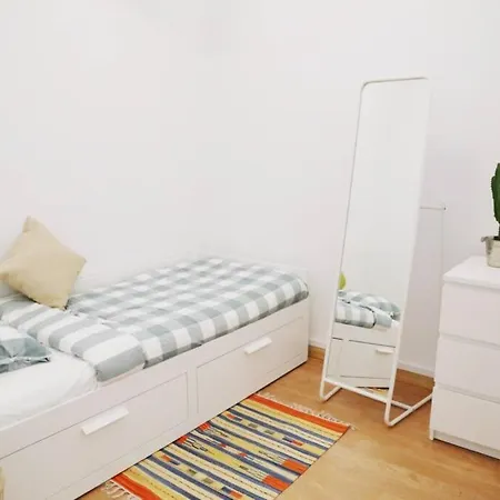 Two Bedroom Cozy Flat By River In Quiet Art Zone