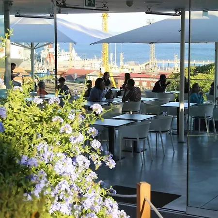 Two Bedroom Cozy Flat By River In Quiet Art Zone Lisboa