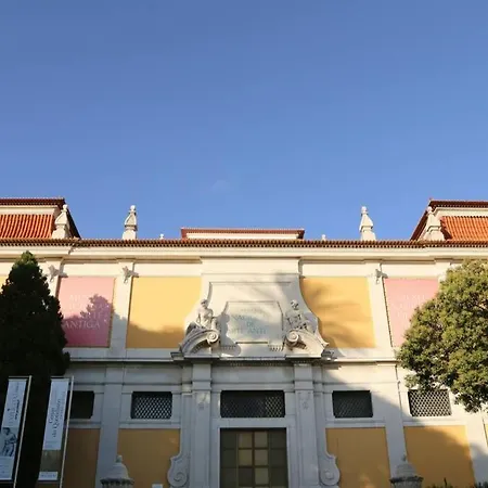 Two Bedroom Cozy Flat By River In Quiet Art Zone