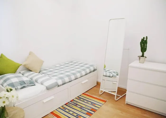 Two Bedroom Cozy Flat By River In Quiet Art Zone