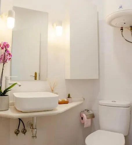 Daire Two Bedroom Cozy Flat By River In Quiet Art Zone Lisboa