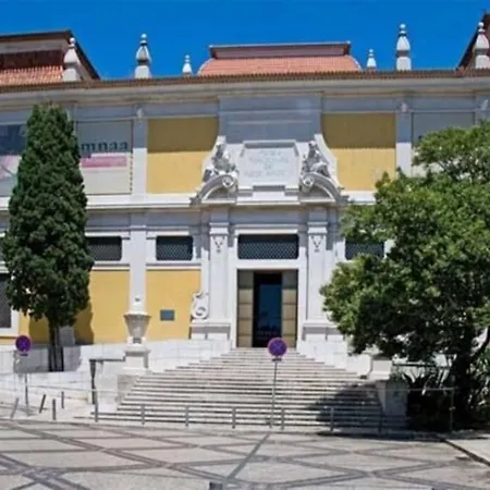 Two Bedroom Cozy Flat By River In Quiet Art Zone شقة